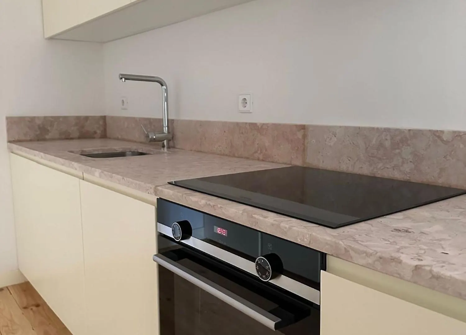 Апартаменты Apartamento Familiar Douradores Лиссабон